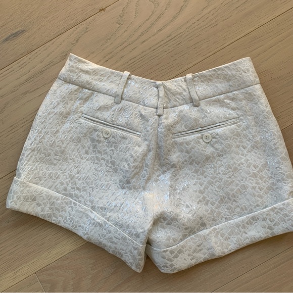 Club Monaco fitted shorts - Picture 6 of 9